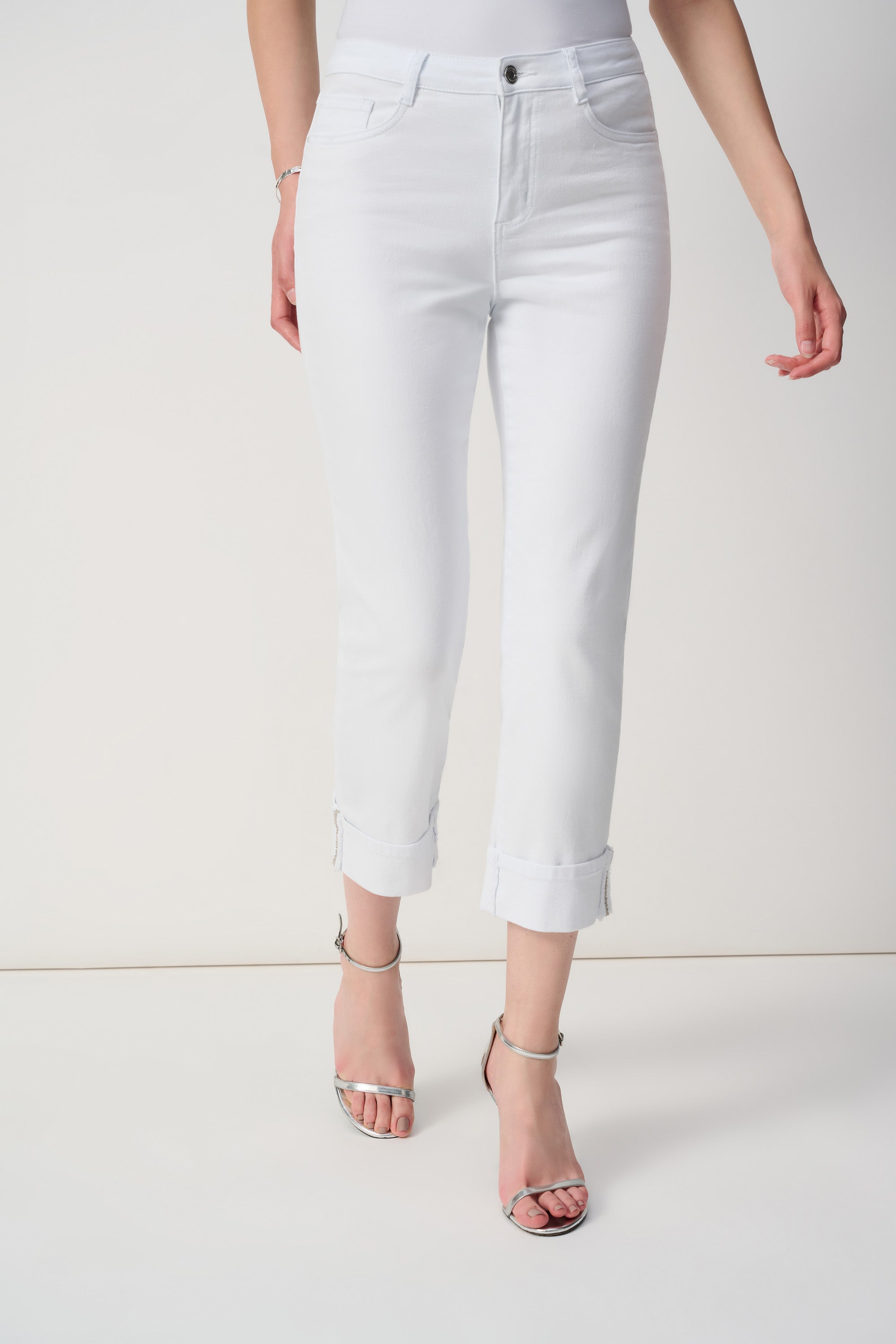 Mid-rise Ankle Jeans Style