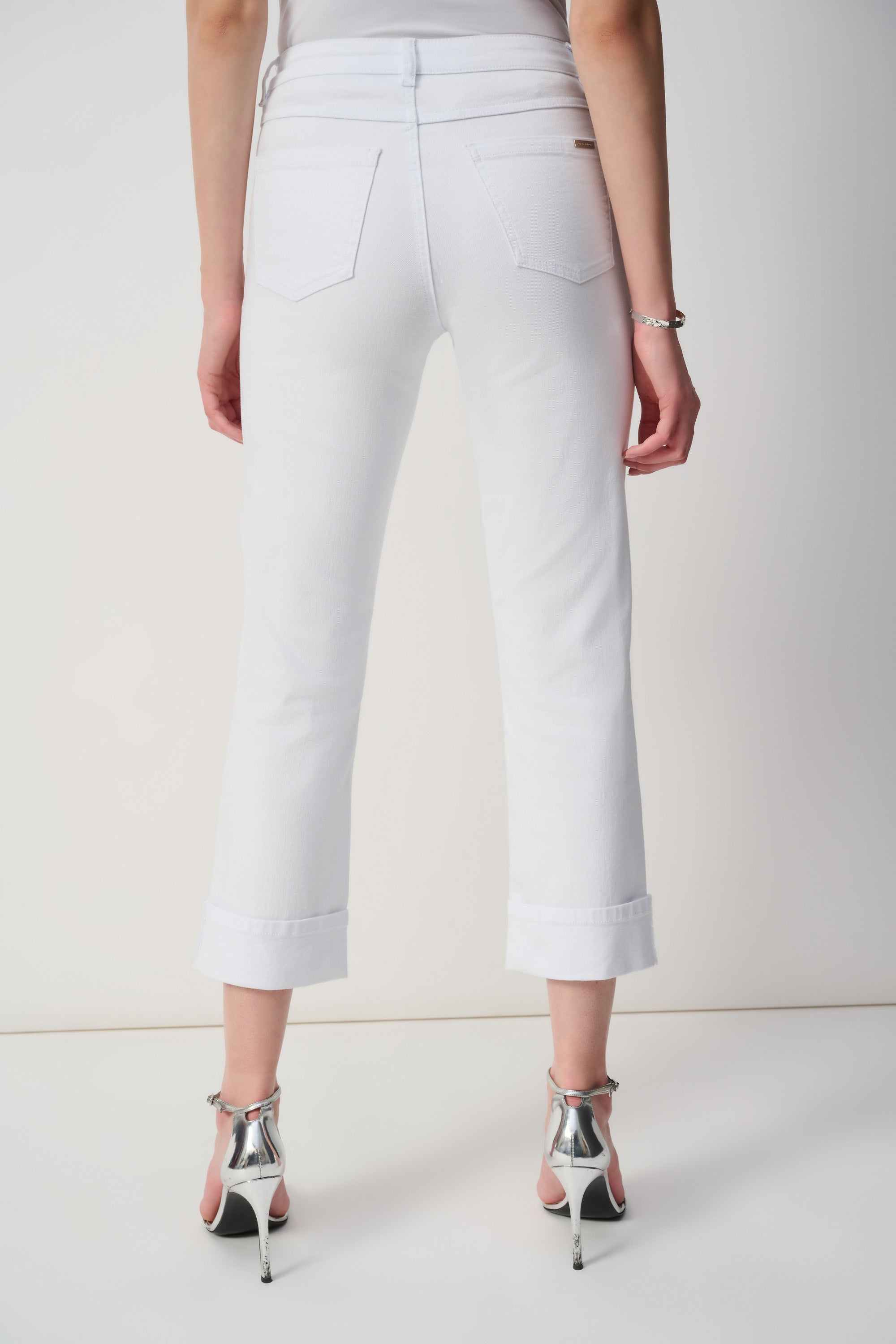 Mid-rise Ankle Jeans Style