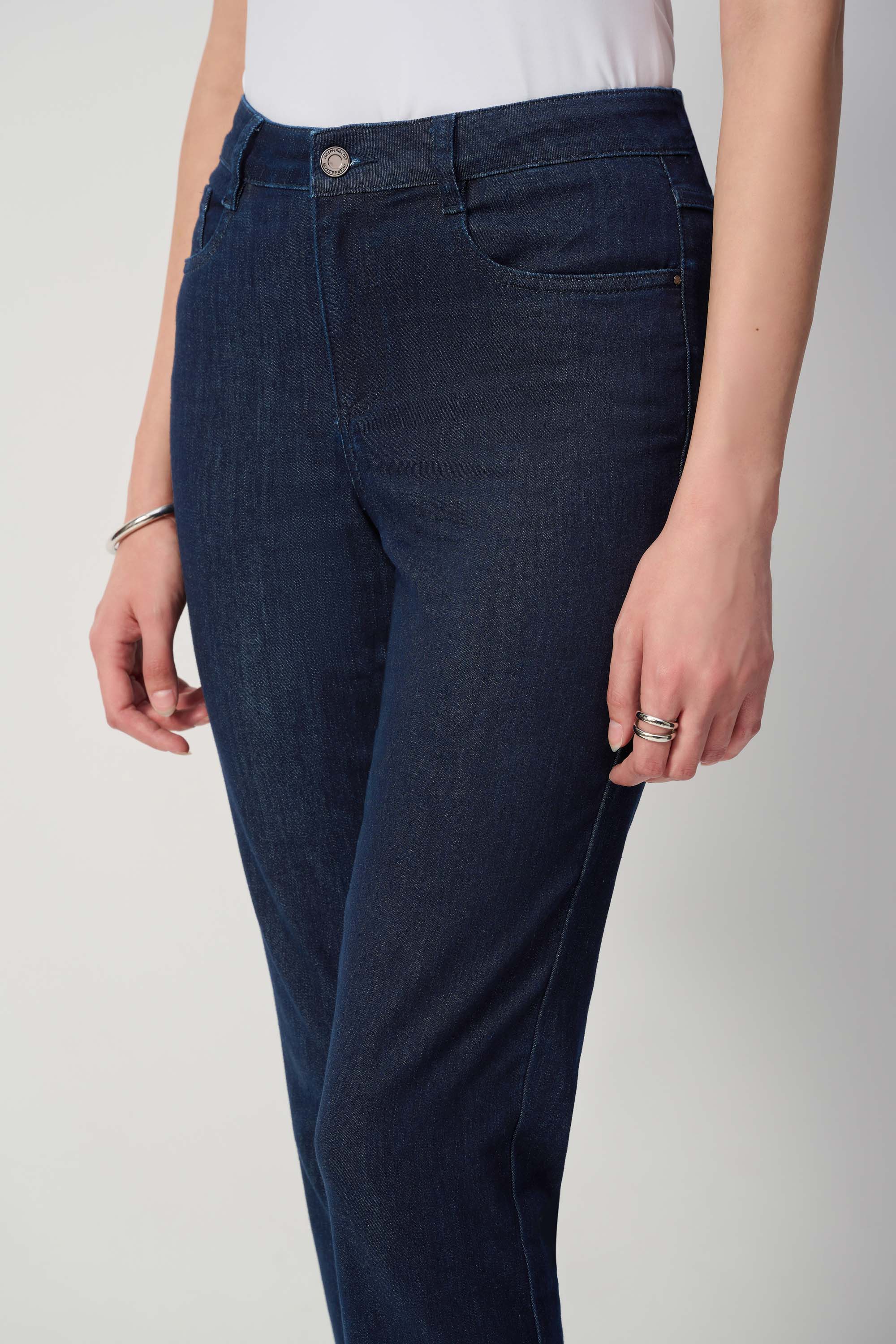 Ankle-length Slim Jean Style