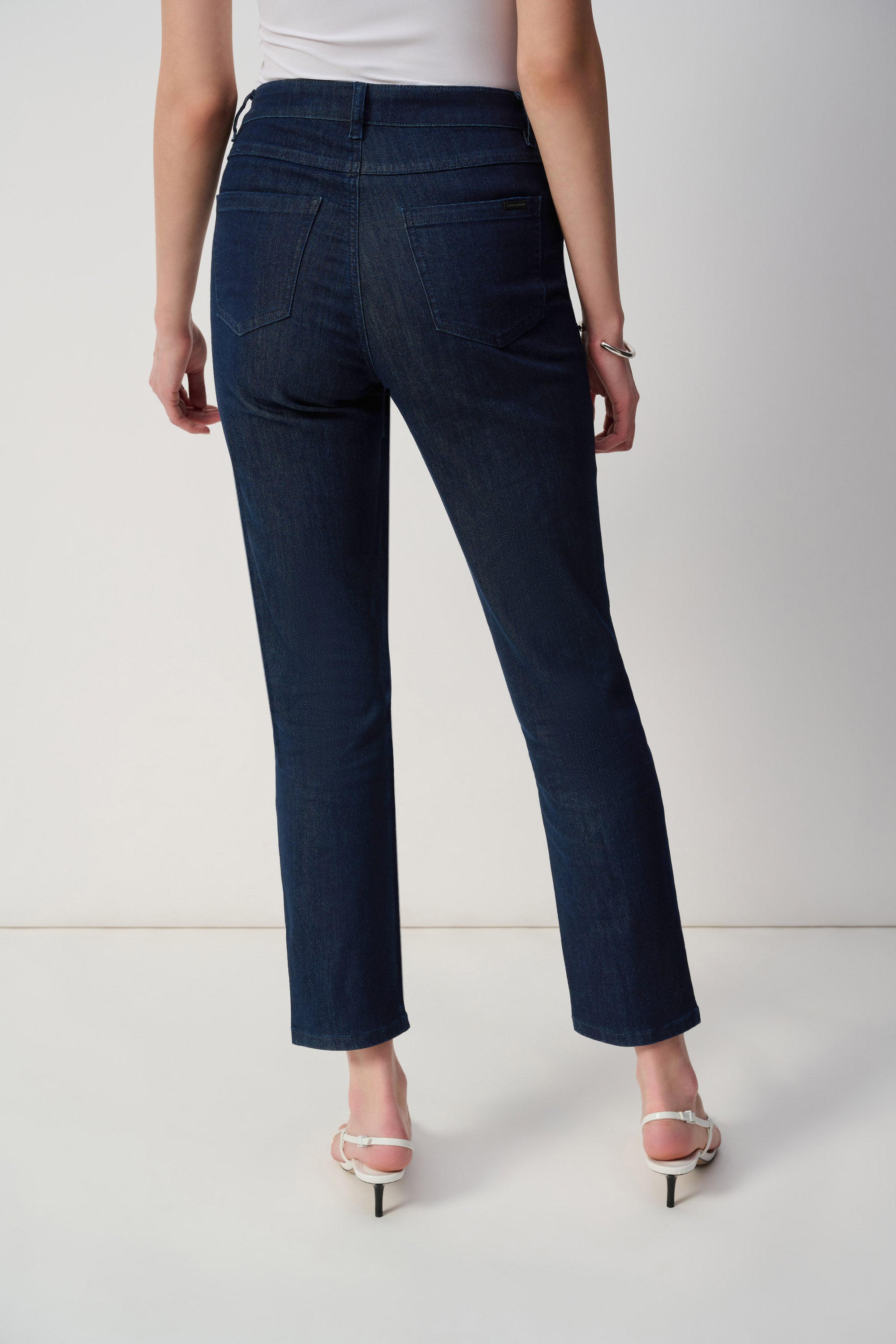 Ankle-length Slim Jean Style