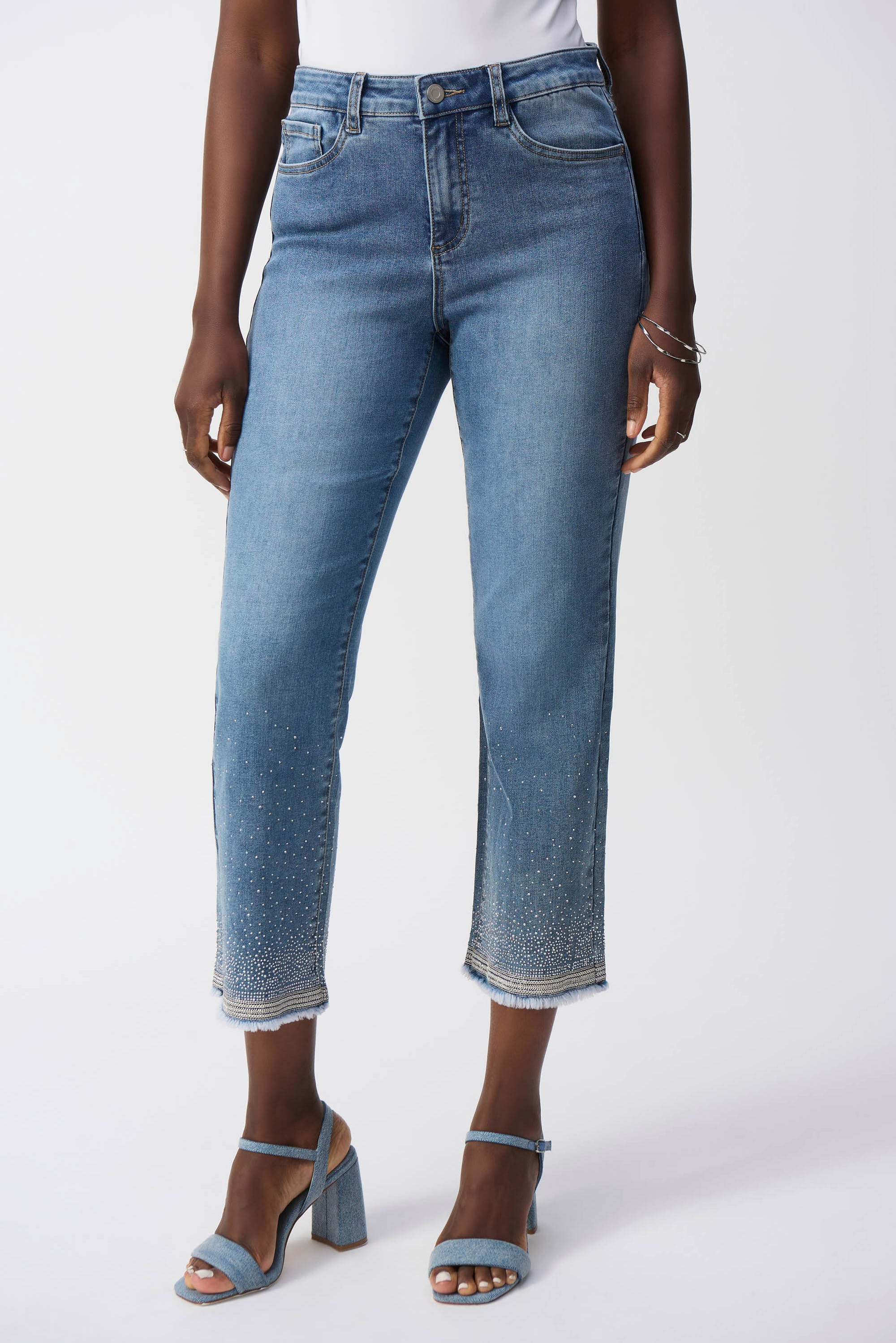 High-waisted Ankle-length Jeans Style