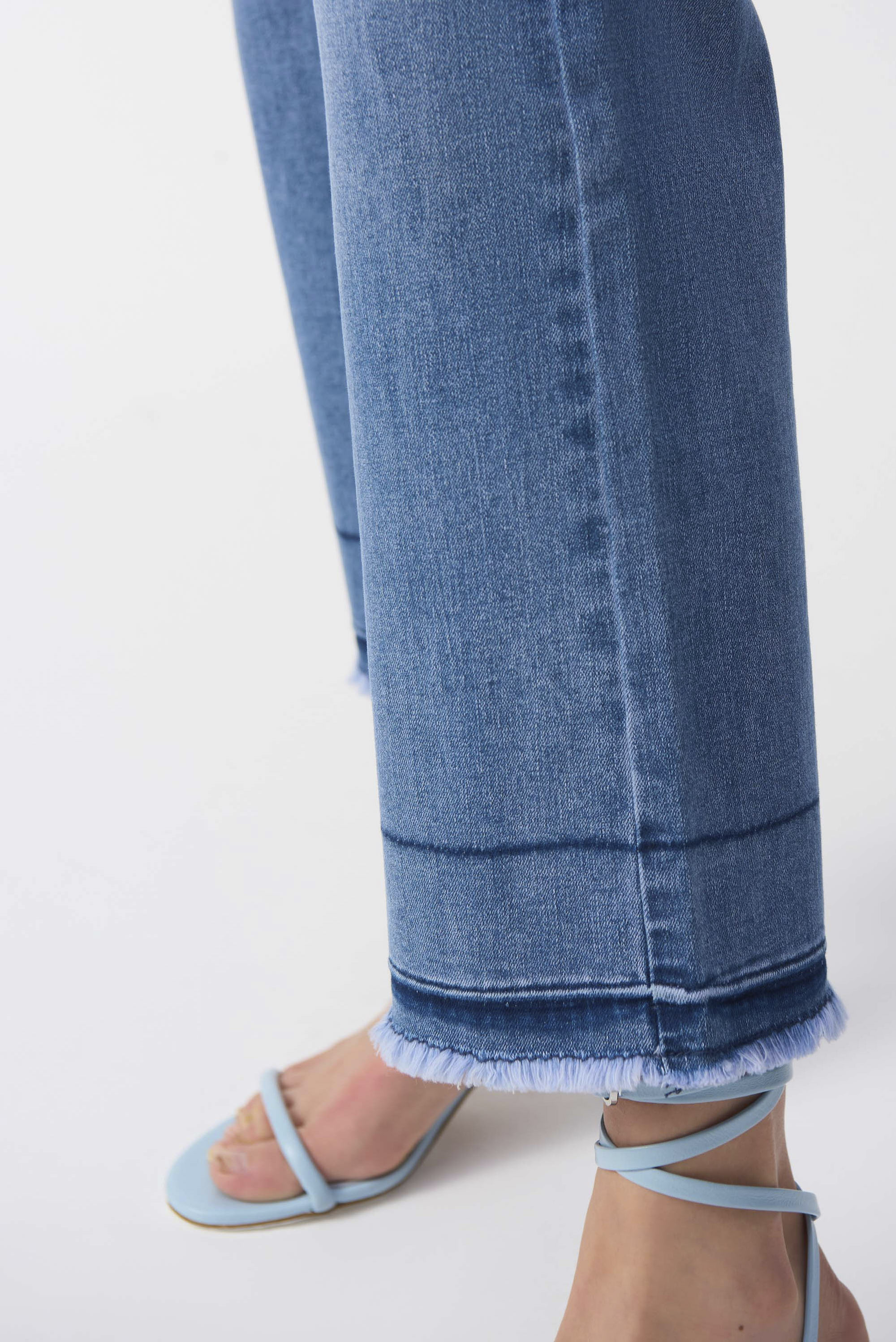 High-waisted Flare Jeans Style